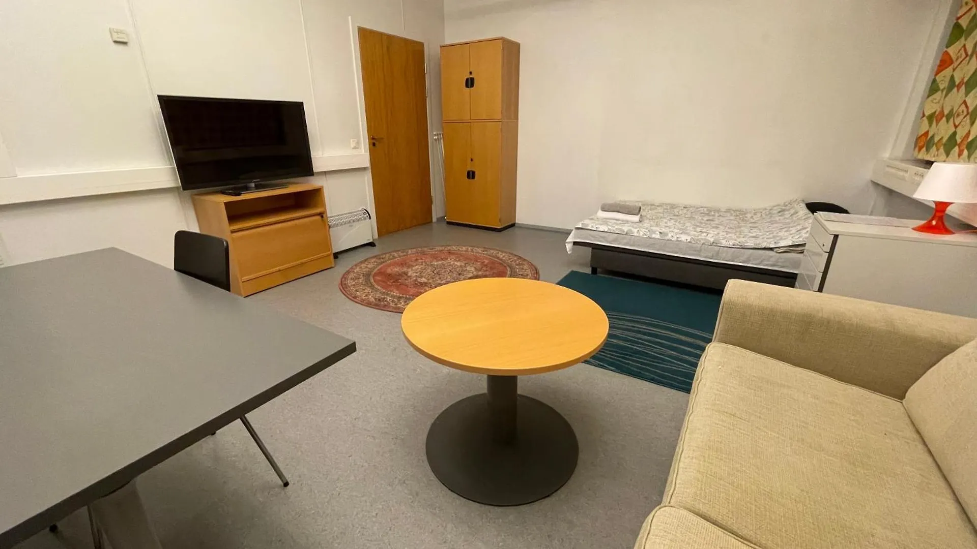 Office House Services 210 Helsinki Guest house
