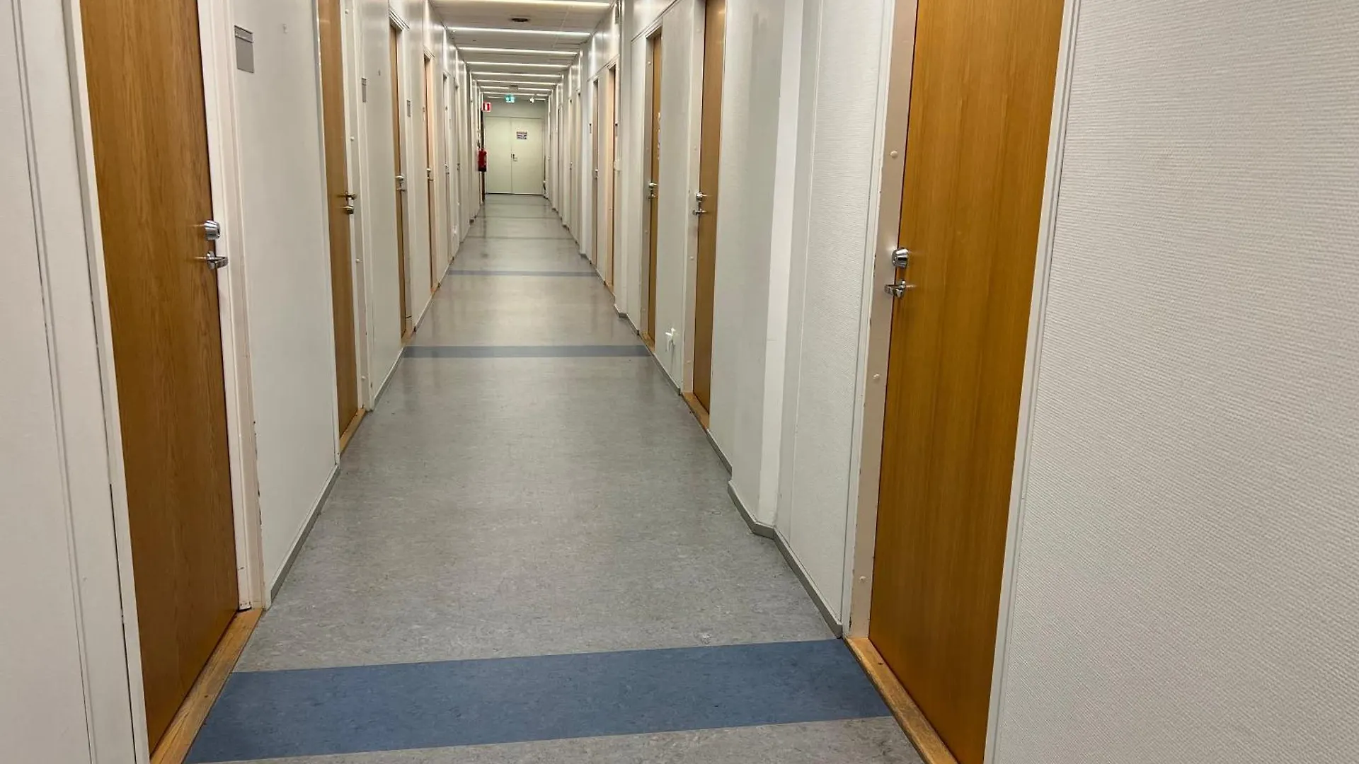 הלסינקי Office House Services 210 בית הארחה